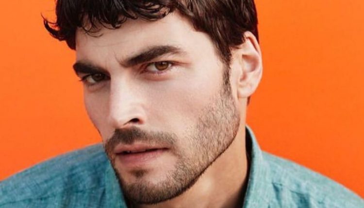 بیوگرافی آکین آکینوزو