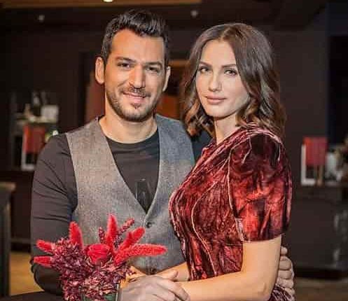 بیوگرافی مراد ییلدریم و همسرش ایمانه البانی