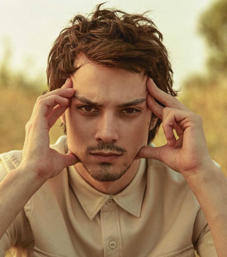 بیوگرافی و عکس های جذاب مرت یازیجی اوغلو 