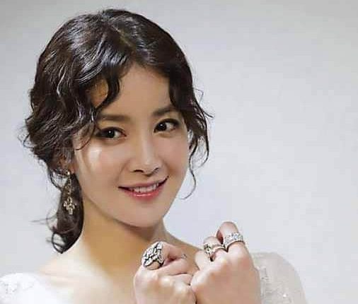 بیوگرافی لی سی یونگ