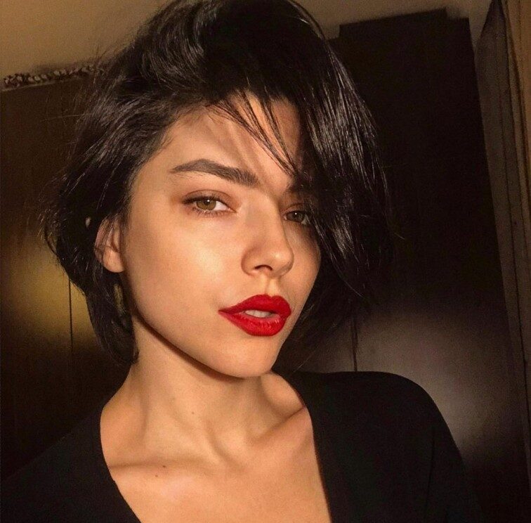 خانواده و تحصیلات مروه بولگور