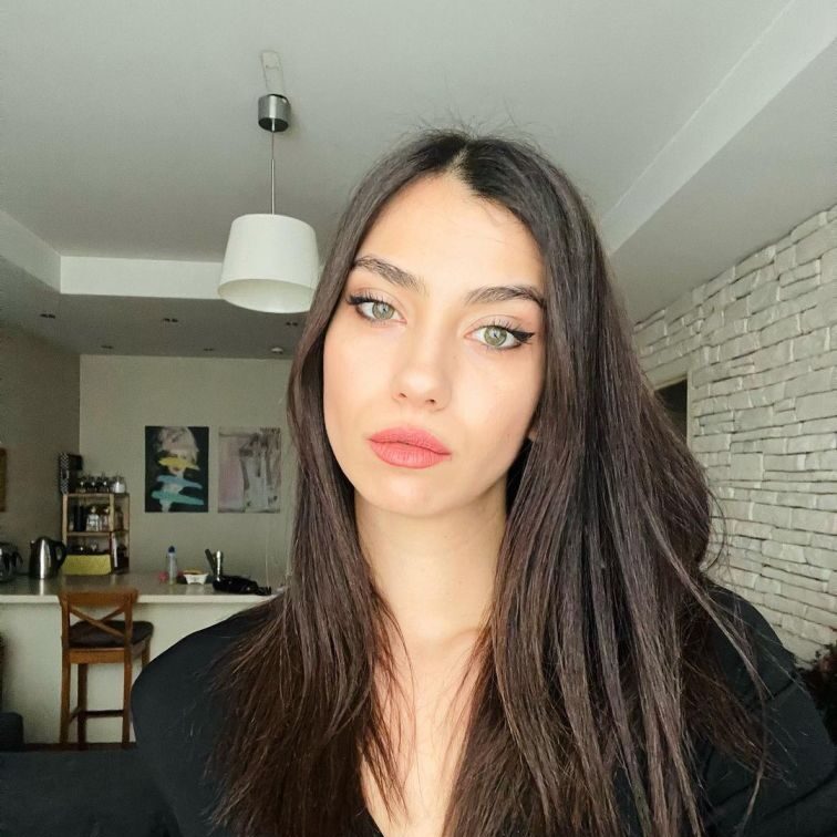 پیج اینستاگرام آلینا سولاکر 